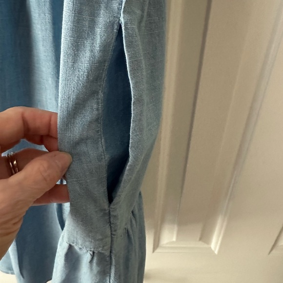 J Crew, Chambray, Tiered, Cap Ruffled Sleeve Dress
Sz 4
Excellent Condition - Picture 7 of 8